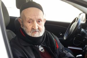 99 yaşında oy kullanmak i&ccedil;in Sakarya'dan Bursa'ya geldi