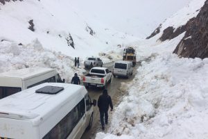Oy kullanmaya gelenler mahsur kaldı