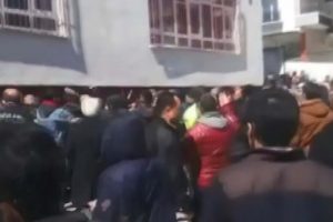 Okul bah&ccedil;esinde kavga: 6 g&ouml;zaltı