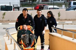 Oy kullanmaya ambulansla g&ouml;t&uuml;r&uuml;ld&uuml;