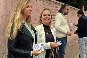 Rus gelin, muhtar adayı kayınvalidesi i&ccedil;in oy istedi
