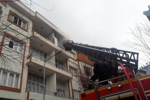 Evde yangın &ccedil;ıktı!