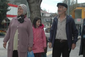 Oy kullanmaya yine yalın ayak gittiler