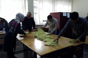 Bursa'da ilk sandıklar a&ccedil;ılmaya başlandı