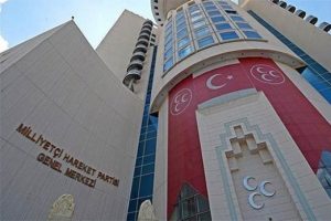Bah&ccedil;eli, sandık sonu&ccedil;larını parti genel merkezinde takip ediyor