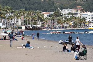 Muğla'da oylarını kullananlar sahilleri doldurdu