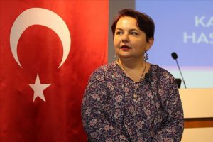 Kanseri d&ouml;rt kez yendi hastalara danışman oldu