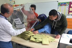 &Ouml;zhaseki'nin sandığından rakibi Yavaş &ccedil;ıktı