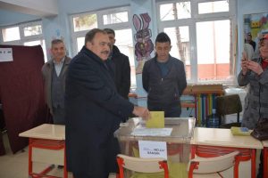 Eski Bakan Eroğlu'nun sandığında AK parti birinci &ccedil;ıktı