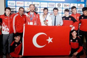 Musa Şimşek'ten altın madalya!
