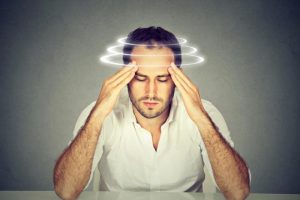 Hastalıkların sinsi belirtisi: Vertigo