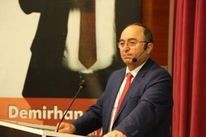 Artvin'de, Millet İttifakı adayı Demirhan El&ccedil;in kazandı