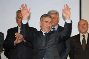 AK Partili Abdullah Bil kazandı