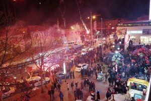 Isparta AK Parti'de erken zafer kutlamaları