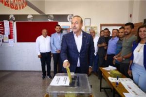 &Ccedil;avuşoğlu'nun sandığından AK Parti &ccedil;ıktı