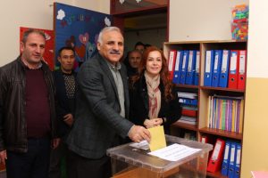 Trabzon'da Cumhur İttifakı'nın adayı Zorluoğlu kazandı