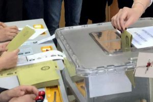 HDP'nin oyları d&uuml;şt&uuml;