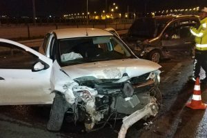 Gece yarısı feci kaza: Yaralılar var