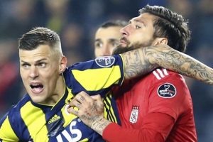 Martin Skrtel i&ccedil;in b&uuml;y&uuml;k yarış!