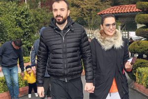 Demet Akalın kimliğini unuttu