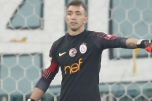 Roma'dan Muslera i&ccedil;in 8 milyon euro