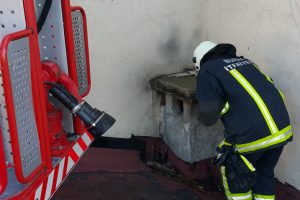Bursa'da 10 g&uuml;nd&uuml;r girdiği bacadan &ccedil;ıkaramadılar