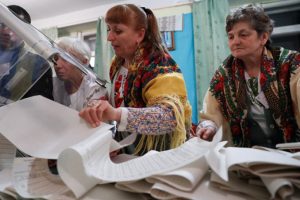 "Ukrayna halkı, 'grinin elli tonu' arasında se&ccedil;im yaptı"