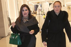 N&uuml;khet Duru alışveriş turunda