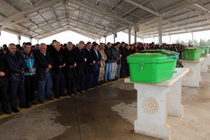 Muhtarlık kavgasında &ouml;len 3 kardeş toprağa verildi