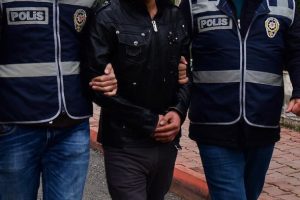 Aranan 15 kişi, oy kullandıktan sonra g&ouml;zaltına alındı