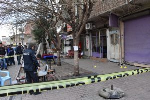 Bor&ccedil; tartışmasında arkadaşına kurşun yağdırdı!