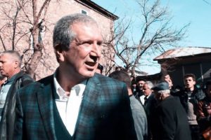 Belediye başkanına silahlı keserli saldırı!