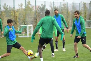Konyaspor 4 eksikle Başakşehir hazırlıklarını s&uuml;rd&uuml;rd&uuml;