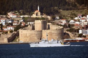 Mayın avlama gemisi, &Ccedil;anakkale Boğazı'ndan ge&ccedil;ti