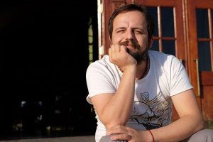 Altı yıl aradan sonra iki yeni &ouml;yk&uuml; kitabı