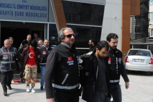 Afgan gasp&ccedil;ılar, polisten ka&ccedil;amadı