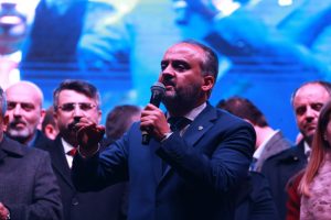 Cumhurbaşkanı Erdoğan, balkon konuşmasından &ouml;nce Bursa B&uuml;y&uuml;kşehir Belediye Başkanı Aktaş'ı aradı