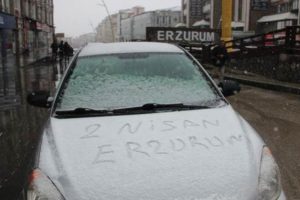 Erzurum'a Nisan'da kar yağdı