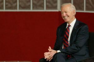 ABD'de iki kadından Biden'a su&ccedil;lama: Bize uygunsuz şekilde...