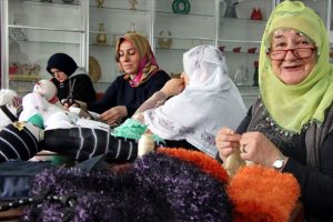 L&ouml;semili &ccedil;ocukları mutlu etmek i&ccedil;in seferber oldular