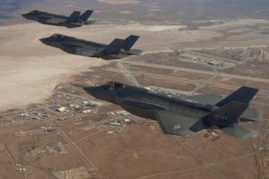 ABD, T&uuml;rk pilotlarının F-35 eğitim u&ccedil;uşlarını durdurdu