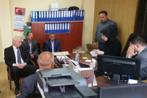 Kuzen muhtar adaylarından biri kurayla muhtar oldu