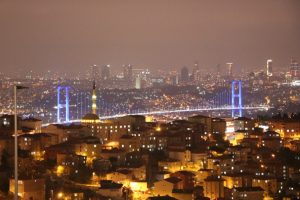 Otizm farkındalık g&uuml;n&uuml;nde ışıklar mavi yandı