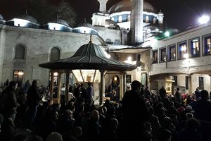 Mira&ccedil; Kandili'nde vatandaşlar Ey&uuml;psultan Camii'ne akın etti