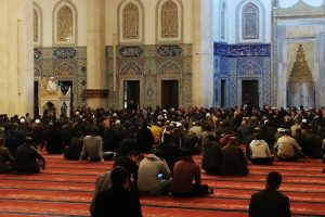 Mira&ccedil; Kandili'nde vatandaşlar Kocatepe Camisi'ne akın etti