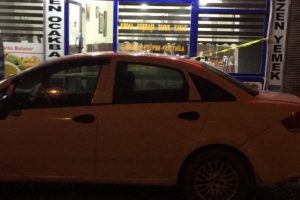 5 kişiyi yaralayan saldırgan polisten ka&ccedil;amadı