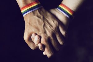 Brunei'de LGBTİ+ bireylere taşlanarak idam edilme cezası getirildi