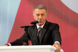 Ahmet Ağaoğlu: Kul&uuml;b&uuml;n onurlu duruşunu sırtlanan futbolcularımız var