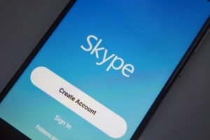 Skype uygulamasında &ccedil;ağrılara otomatik yanıt verdiren hata