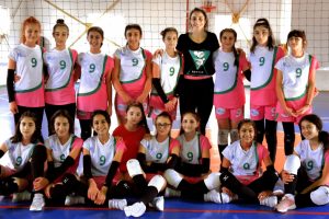 SosyalBen Voleybol Takımı şampiyonluğa koşuyor